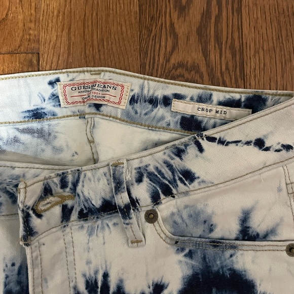 Guess size 27 blue and while tie dye jeans - Picture 3 of 3